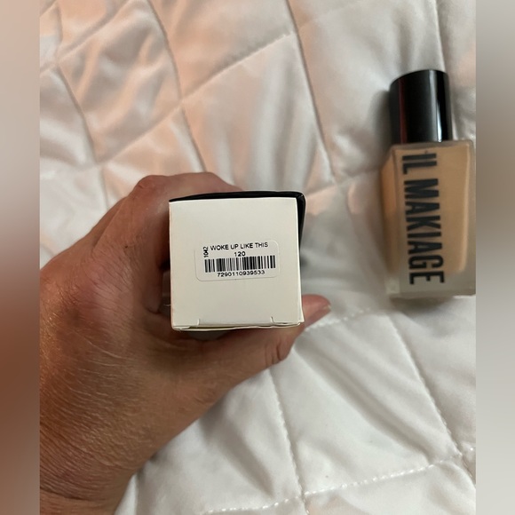 Face foundation - Picture 2 of 2